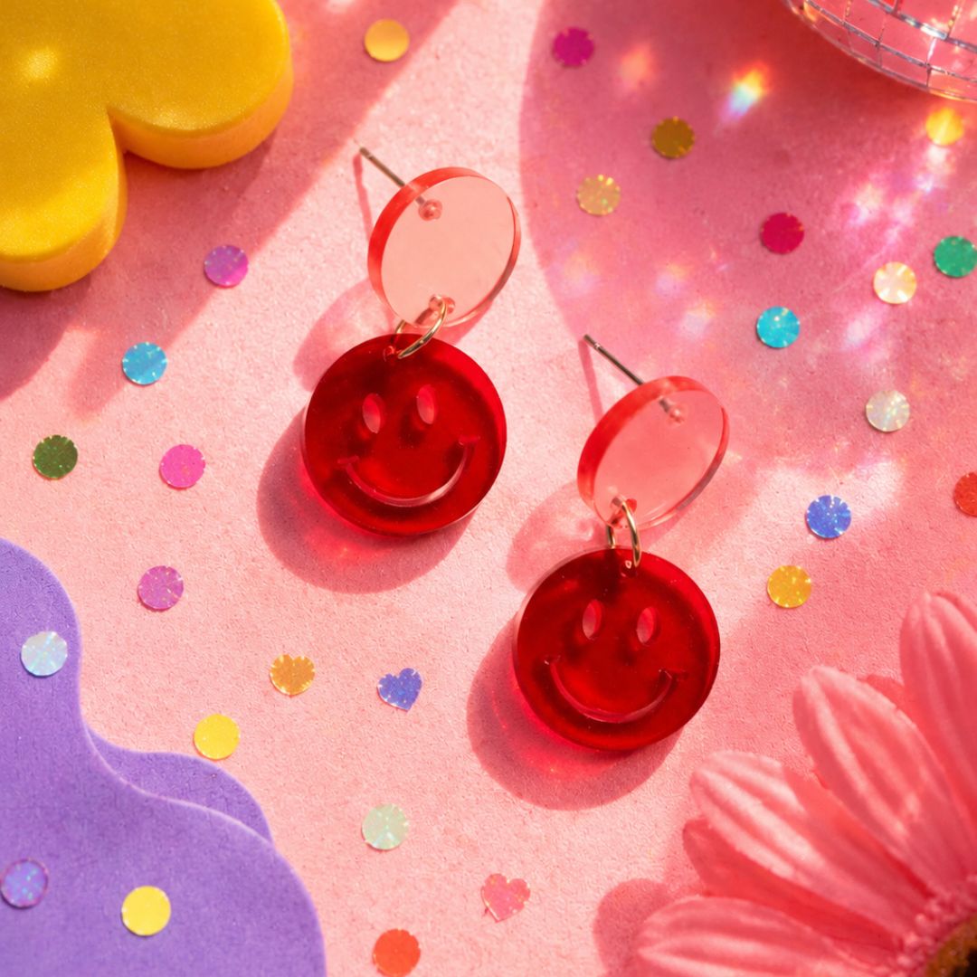 Vienne en Rose Smiley Ohrringe in durchsichtigem Rot mit Rosa Details