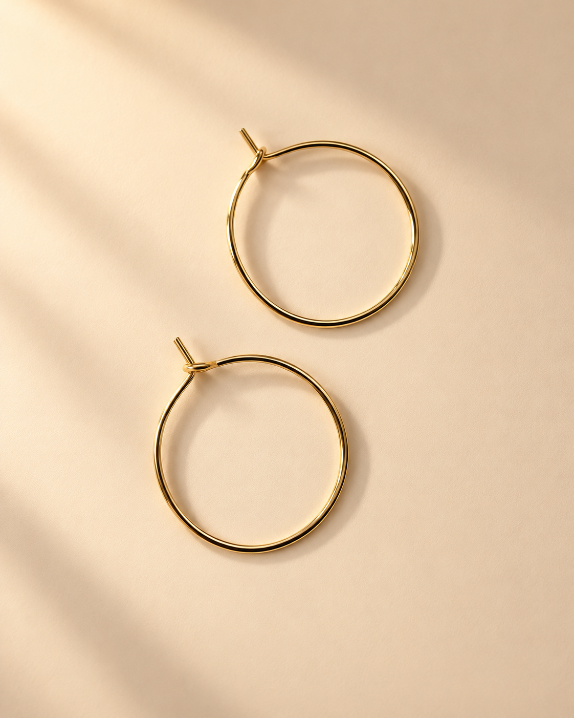 Line Hoops Medium Gold