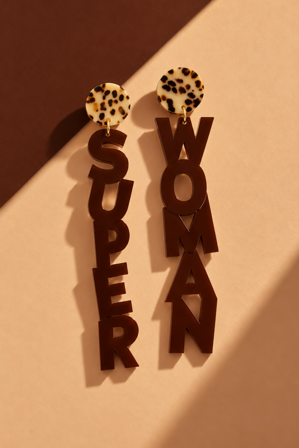 Superwoman Ohrringe Braun mit Animal-Print Steckern