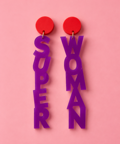 Superwoman Ohrringe in Lila mit roten Steckern
